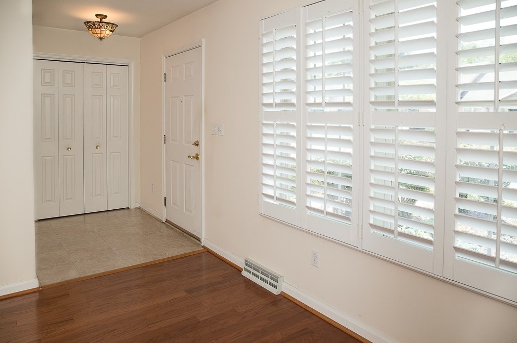 127 Park Crest Ln, Butler, PA 16001-7917
