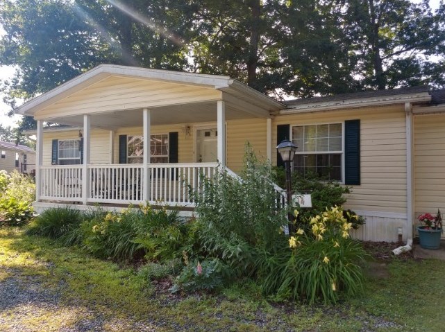 14 Ruby Dr, Grove City, PA 16127