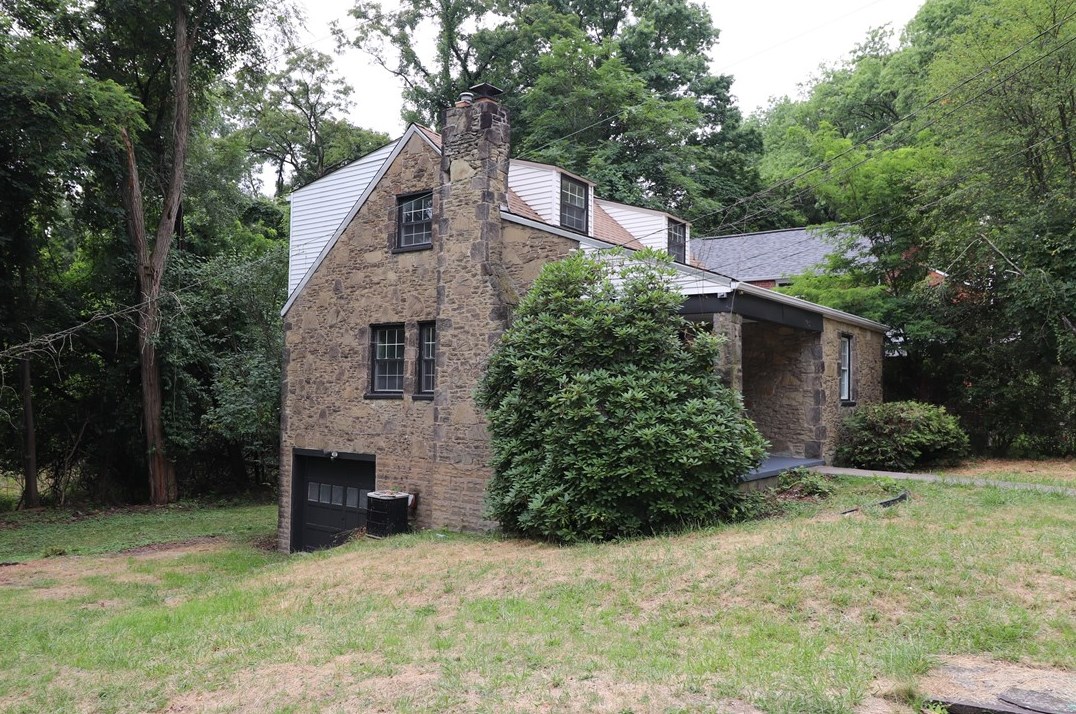1701 Doyle St, Pittsburgh, PA 15221