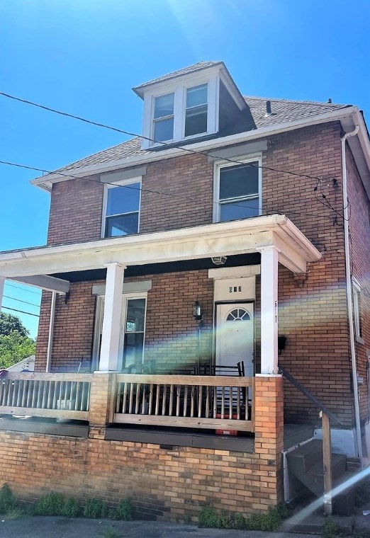 617 9th St, Beaver Falls, PA 15010-4546