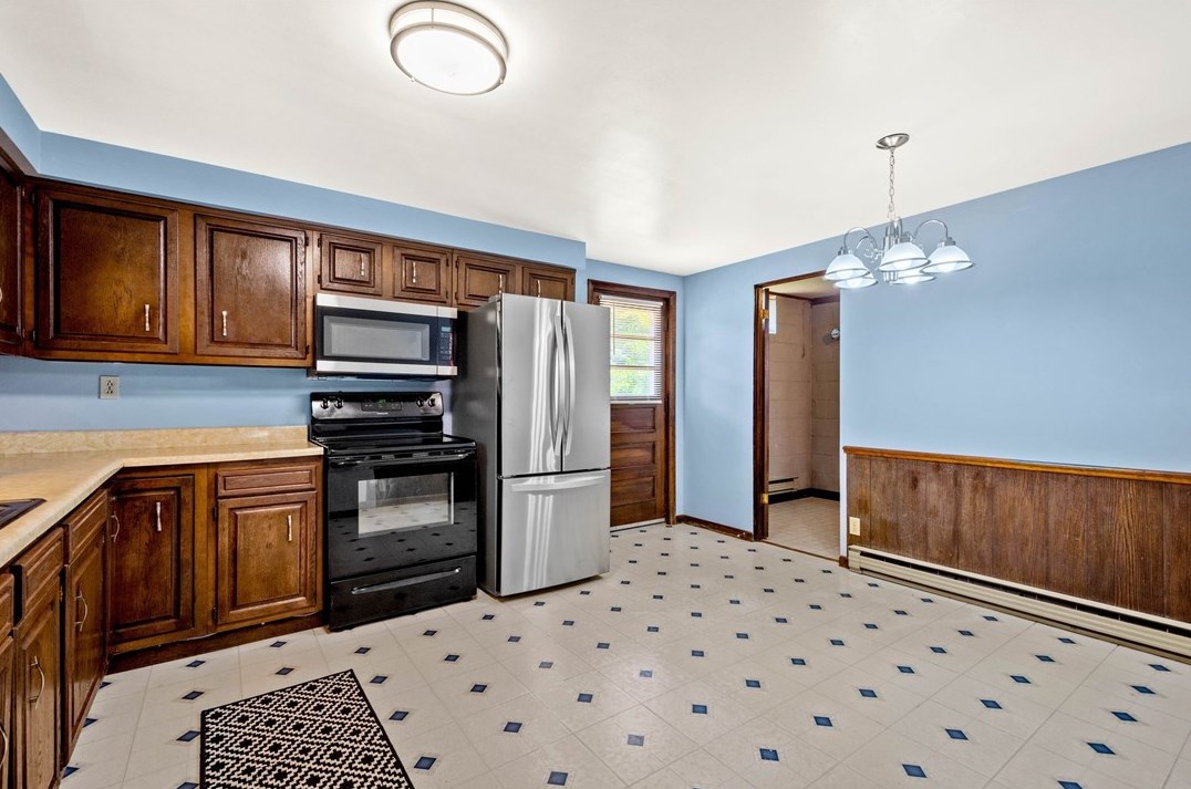 37 Webb Dr, Washington, PA 15301
