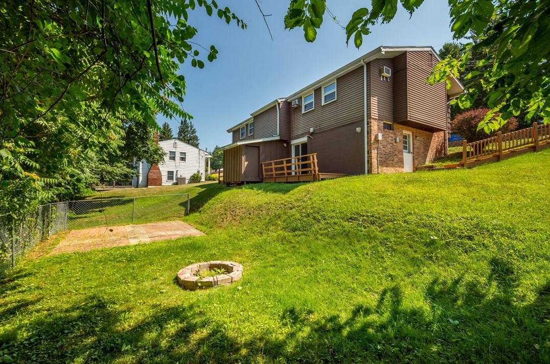 37 Webb Dr, Washington, PA 15301