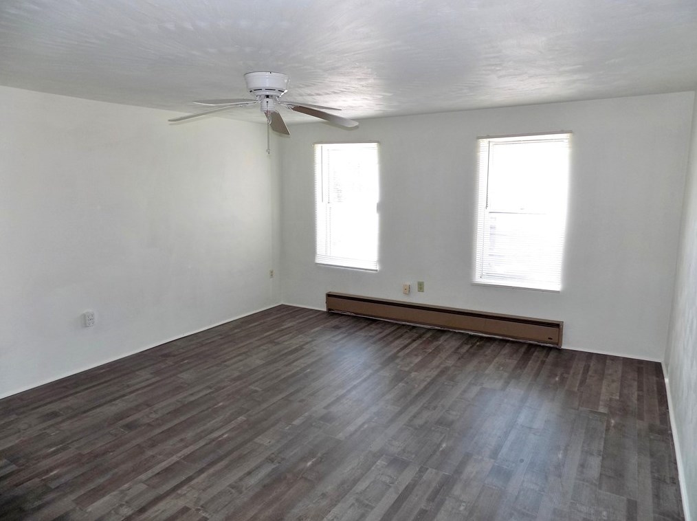 312 W Crawford Ave, South Connellsville, PA 15425