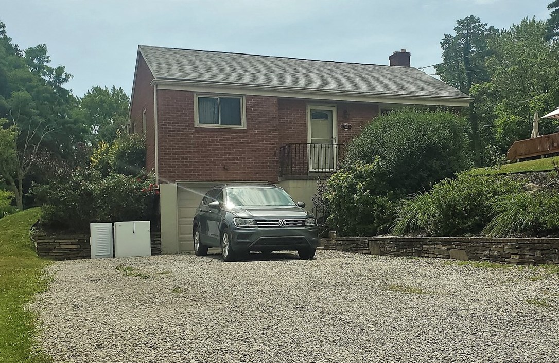 1560 Duncan Dr, Pittsburgh, PA 15237