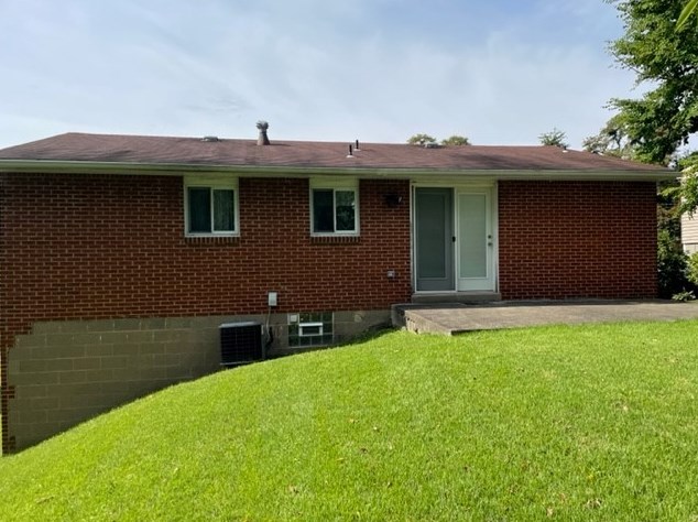 408 Hazelnut Dr, Monroeville PA  15146-1226 exterior