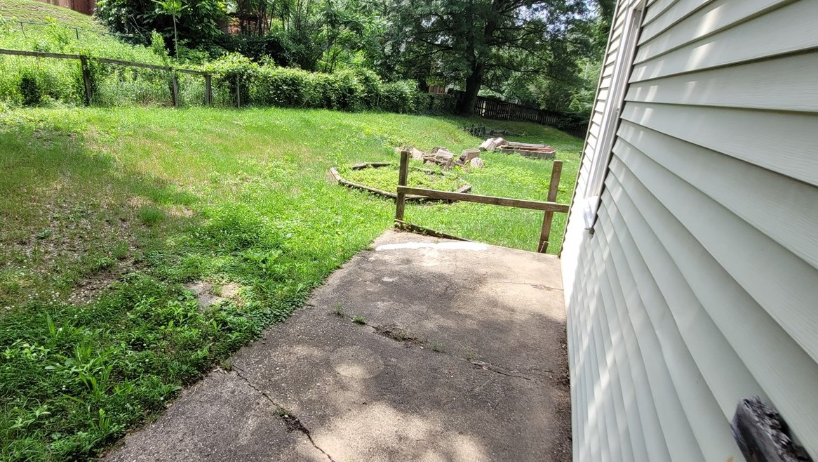 3539 W Run Rd, Whitaker, PA 15120