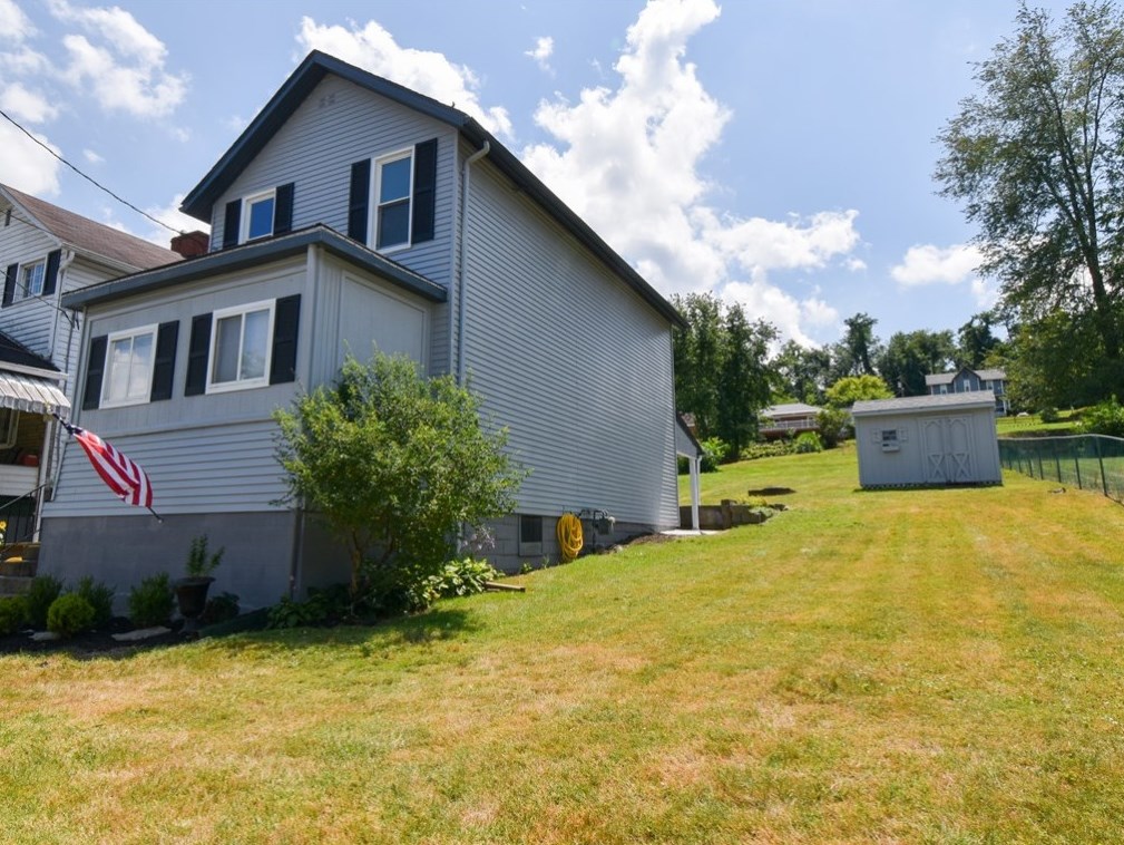 53 4th St, California, PA 15419-1109