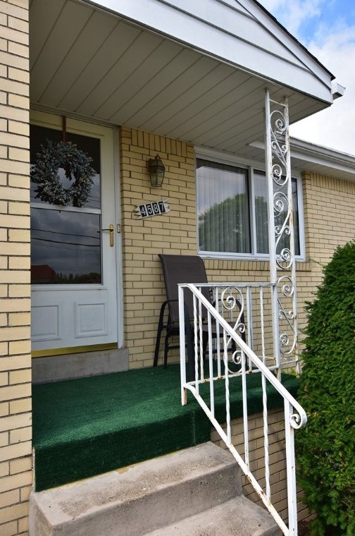 4587 Marina Dr, Whitaker, PA 15120