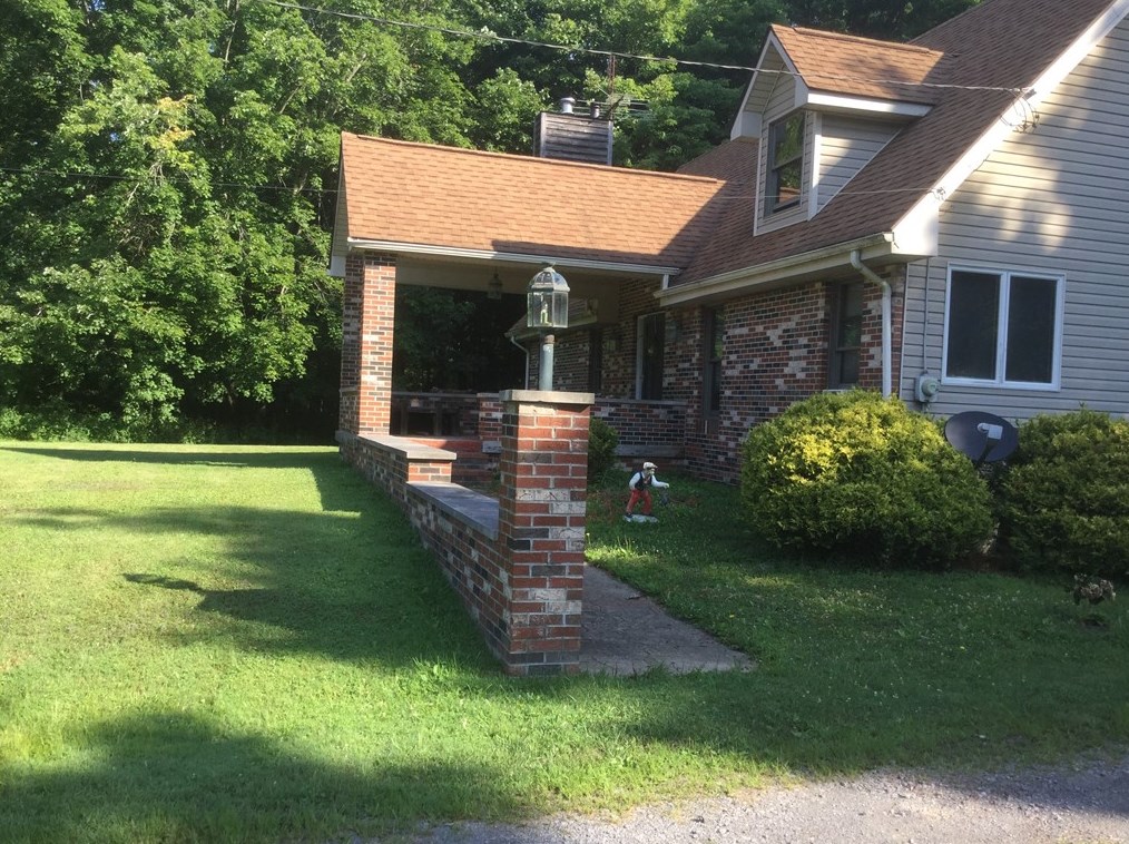 1427 Butler Pike, Mercer, PA 16137-4003