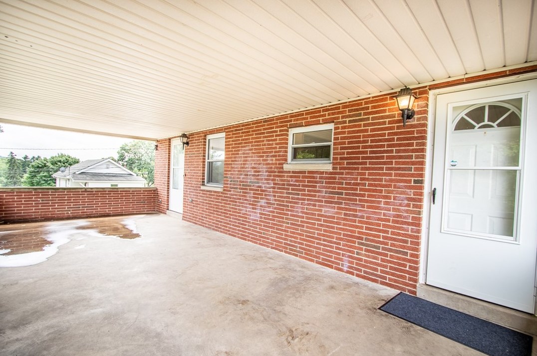 2943 Leechburg Rd, New Kensington, PA 15068