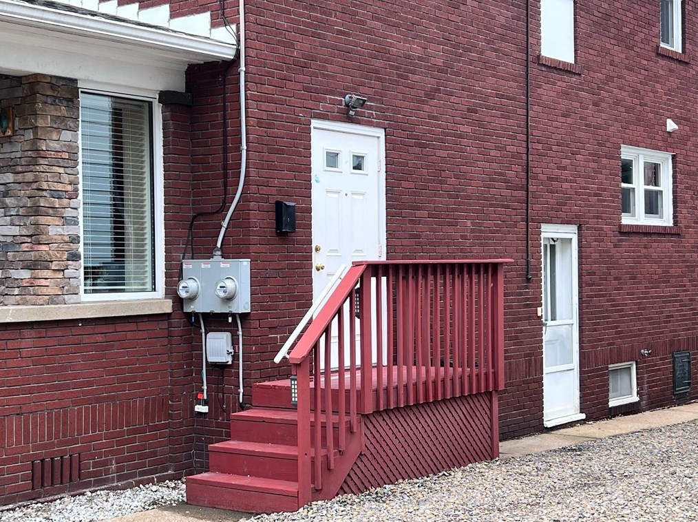 138 S 7th St #b, Indiana, PA 15701