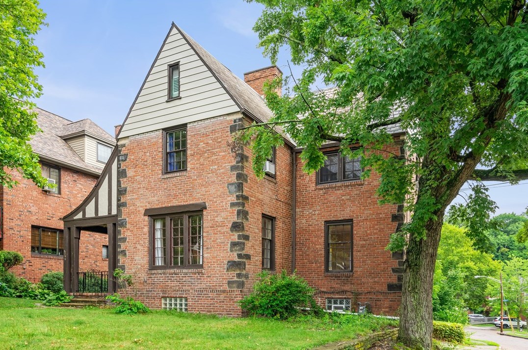 2133 Duquesne Ave, Mckeesport, PA 15132-5106
