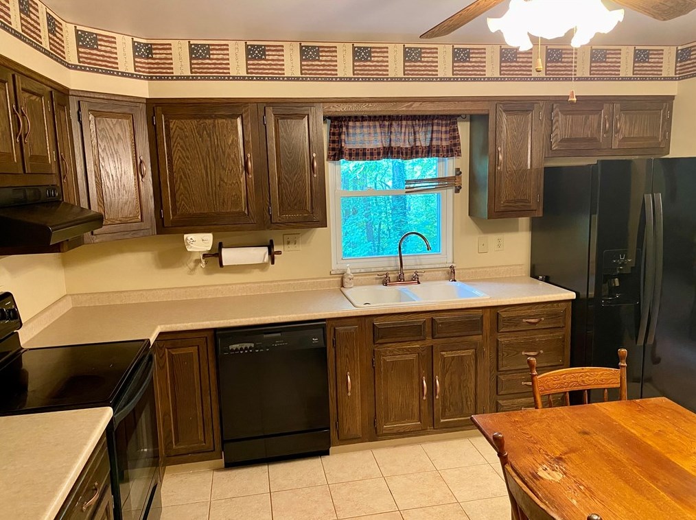 130 Ridgewood Dr, Beaver Falls, PA 15010