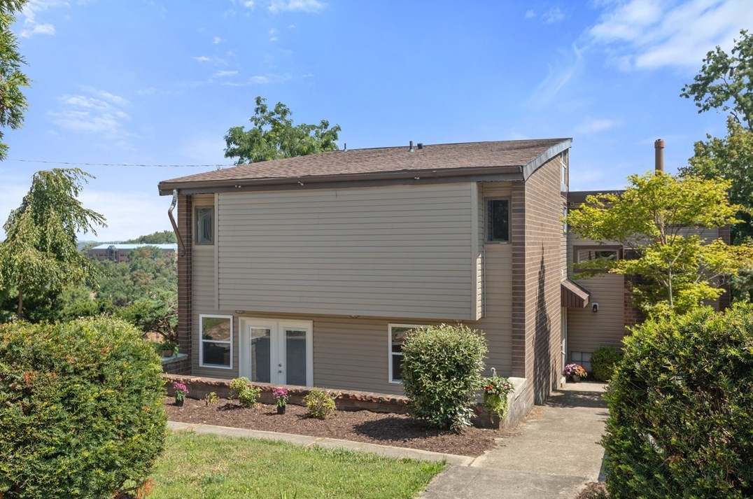 141 Mayer Dr, Noblestown, PA 15071