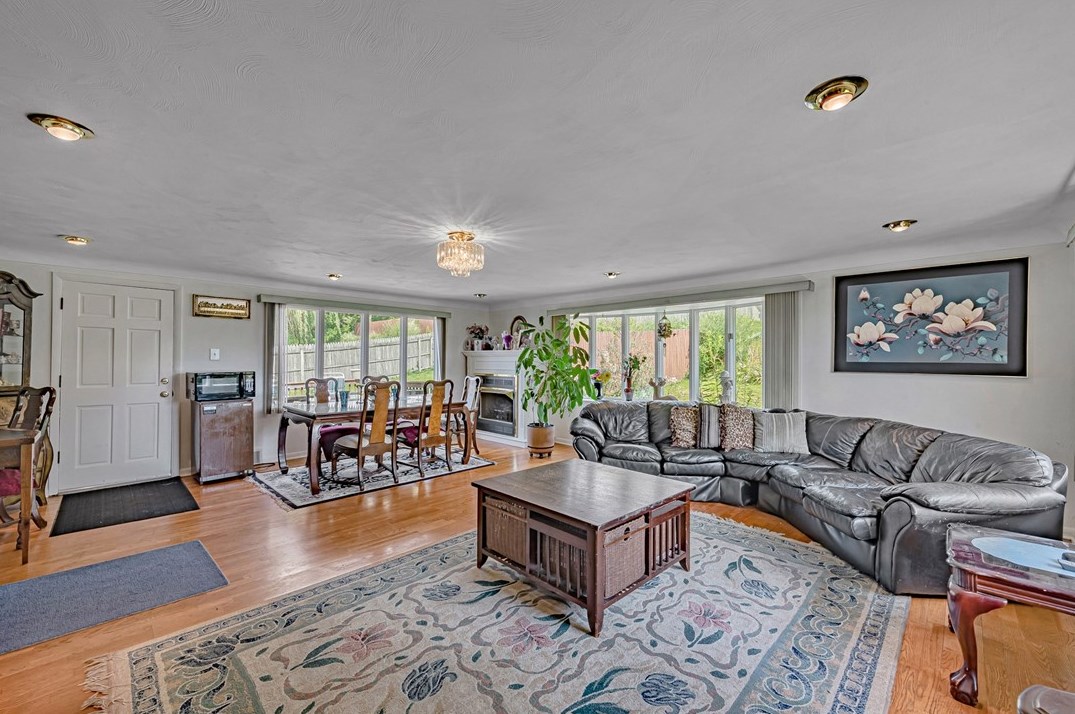 14 Corbett Ave, North Huntingdon, PA 15642-3260
