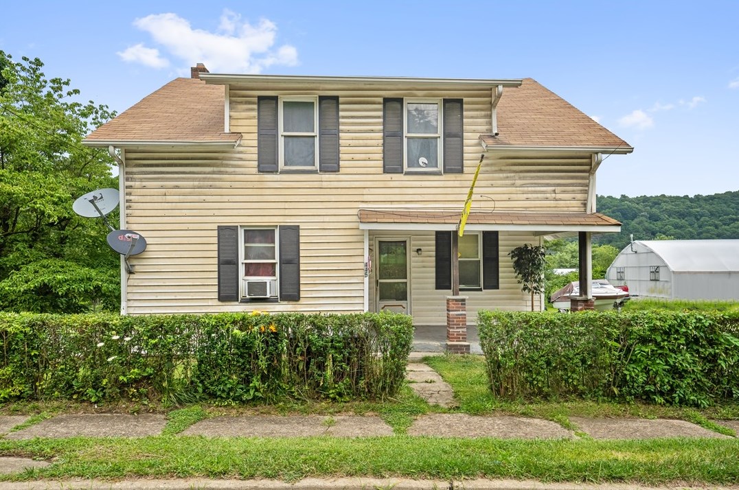 445 Main St, New Eagle, PA 15067-1140
