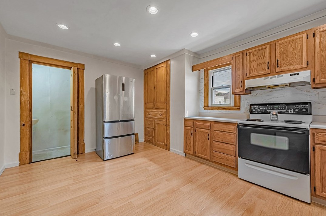 705 N 3rd St, Jeannette, PA 15644