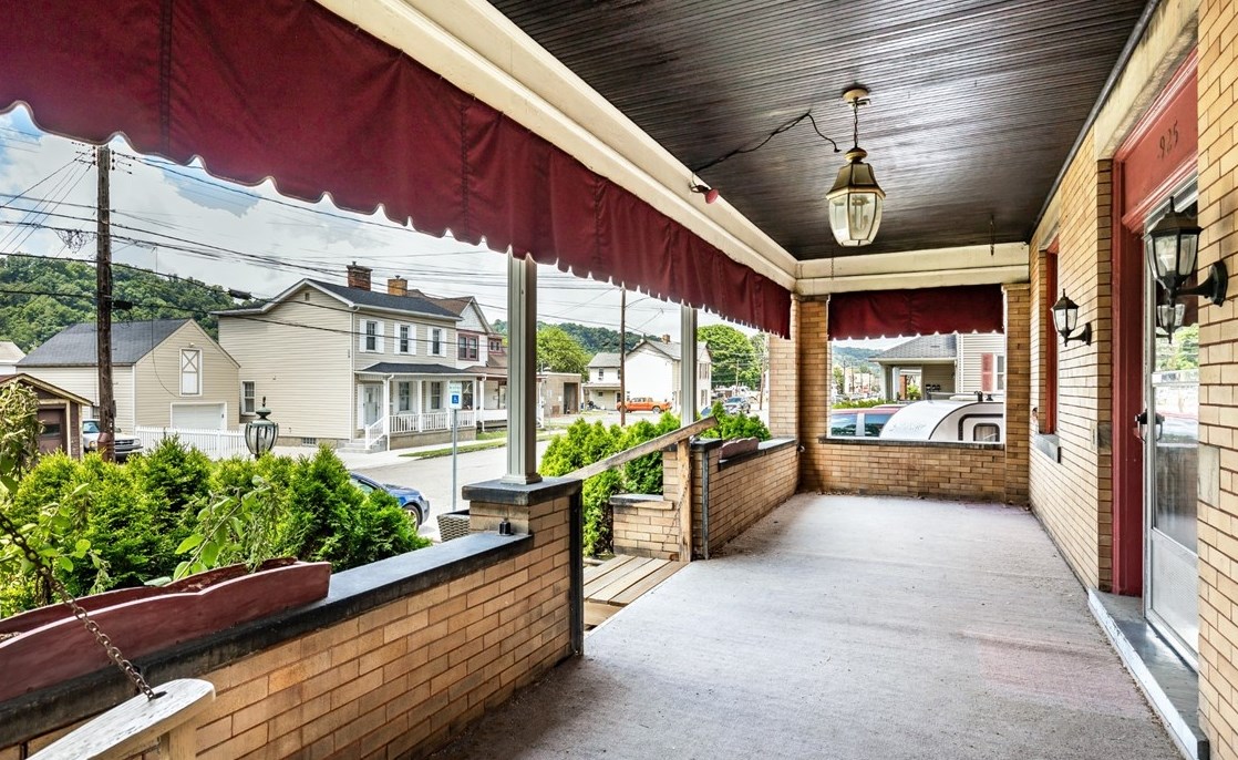 925 6th Ave, New Brighton, PA 15066