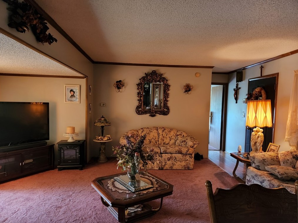 609 Lark Ln, Apollo, PA 15613