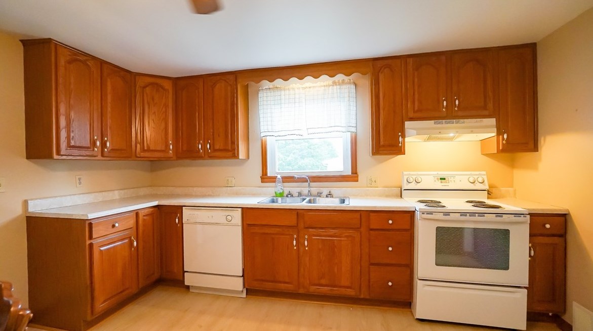 204 Rural Dr, Butler, PA 16001-2523