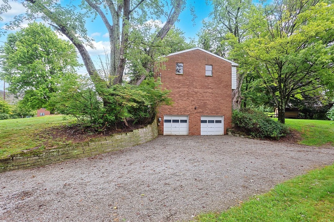 2389 Flagstaff Dr, Export PA  15632-8801 exterior