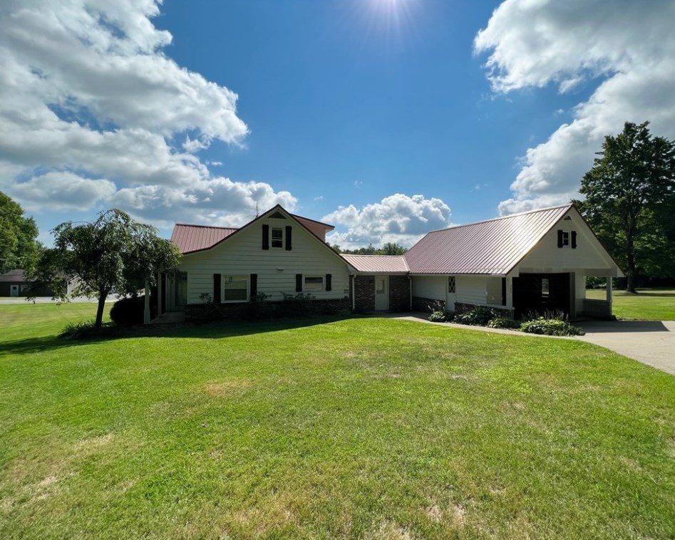 380 Sopher Rd, Grove City, PA 16127