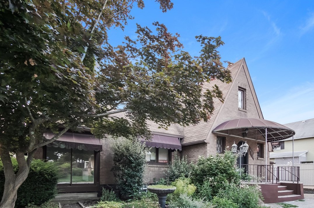 408 Tremont Ave, Greensburg PA  15601-4261 exterior