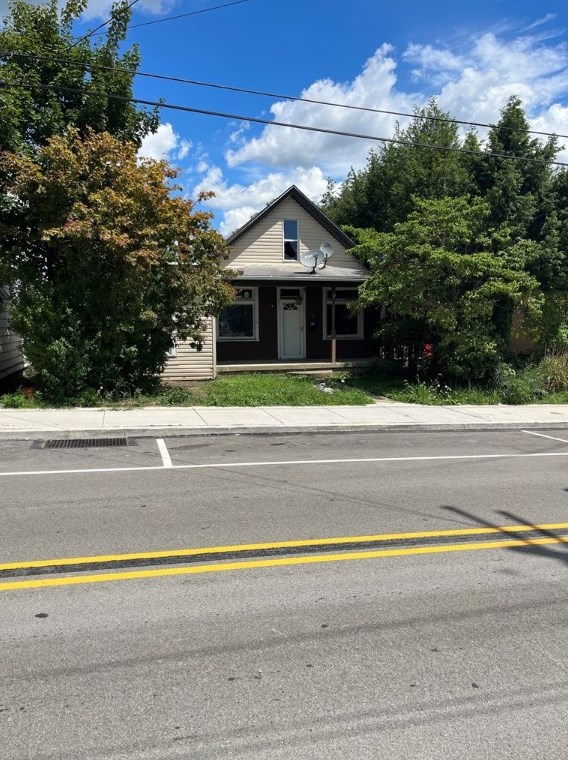 206 Depot St, Youngwood, PA 15697-1618