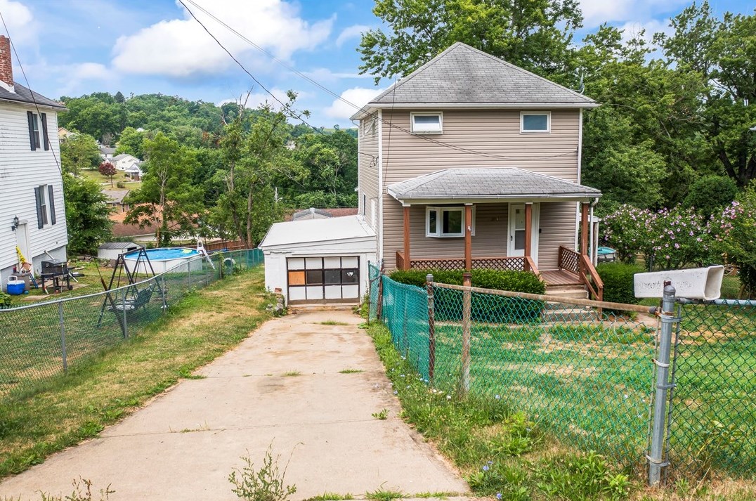 289 Roosevelt St, Washington, PA 15301-2530
