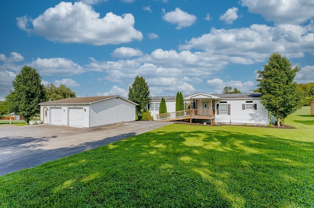 168 Old Ferry Rd, Rices Landing, PA 15357