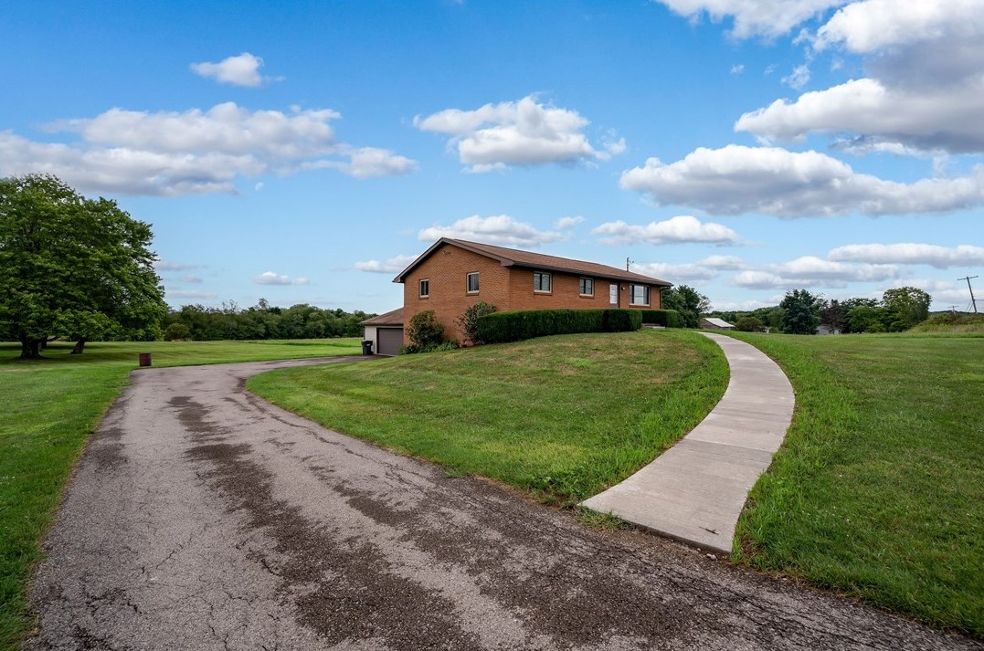 209 Benbrook Rd, Butler, PA 16001-9666
