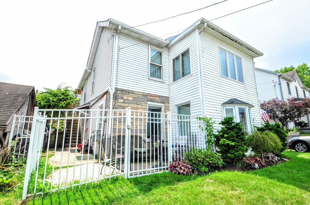 210 Madison Ave, Herminie, PA 15637