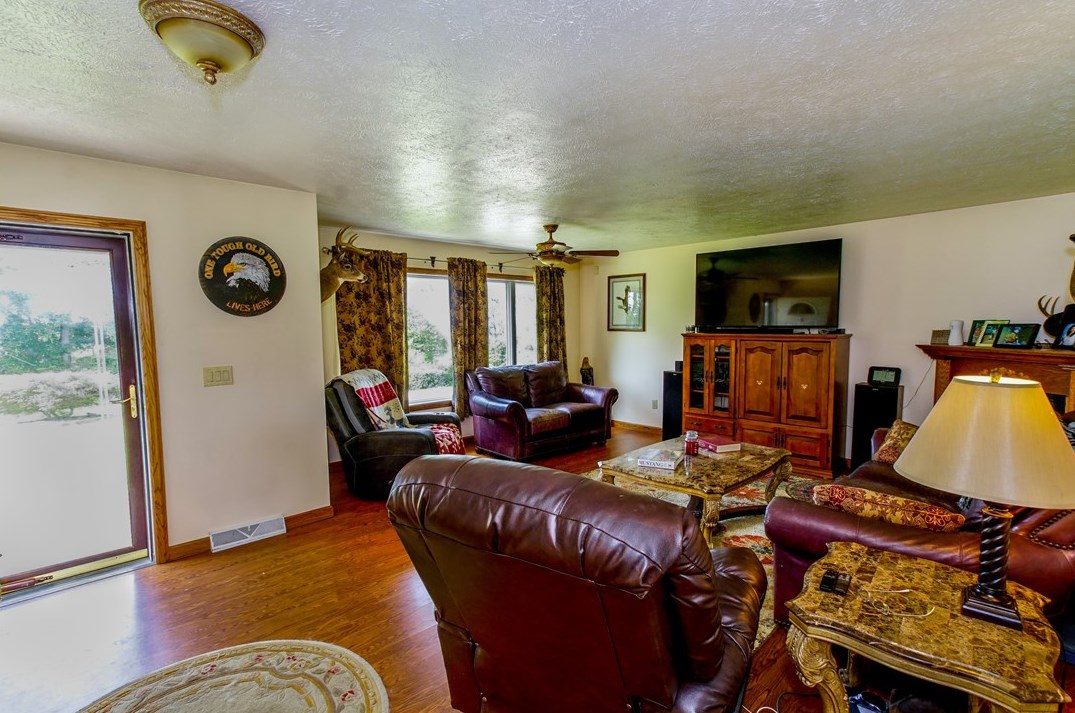 198 Demniak Rd, Lamberton, PA 15458-1130