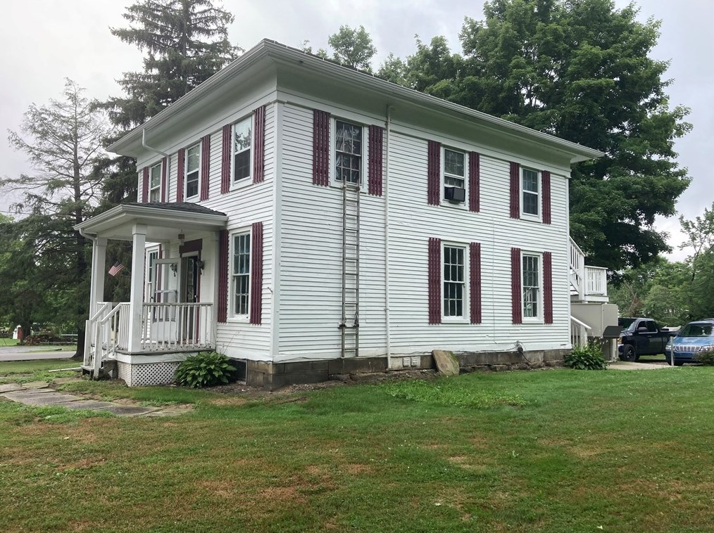 12 Lake Rd, Hadley, PA 16130
