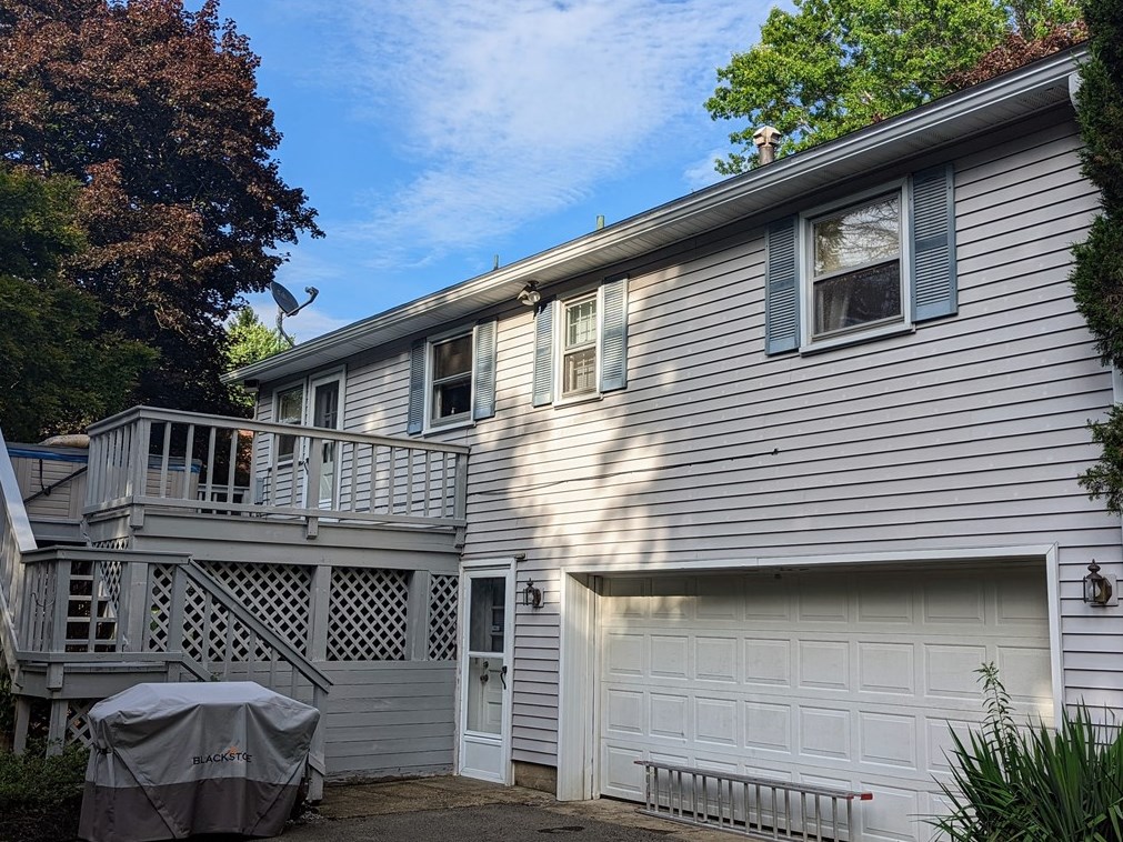 4 Manor View Dr, Greenville, PA 16125