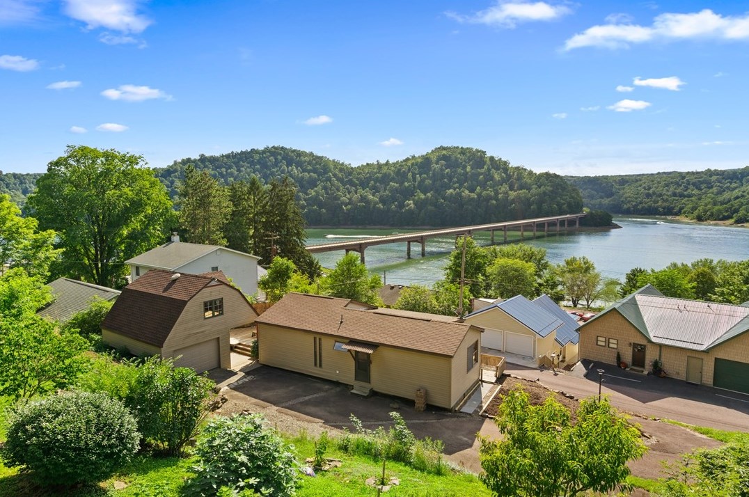 859 Lake Side Rd, Addison, PA 15411