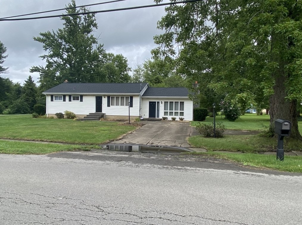 92 N Scotland Ln, New Castle, PA 16101