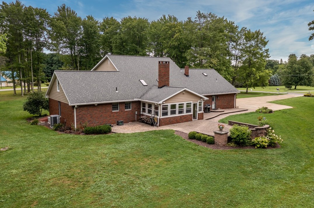 289 Nutt Rd, Grove City, PA 16127