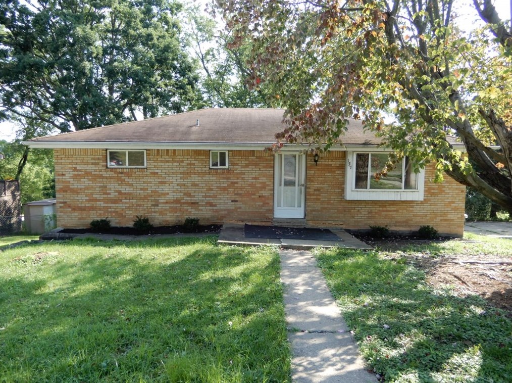 137 Sunset Dr, Washington, PA 15301-2619