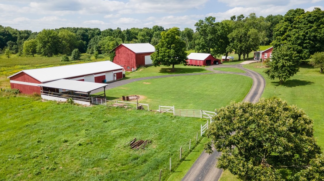 899 Hartzell Rd, New Castle, PA 16105
