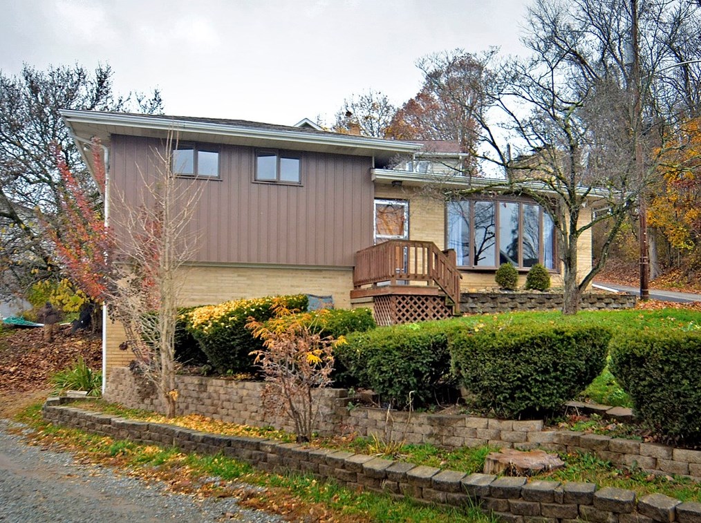 5795 Roosevelt Ave, Export, PA 15632