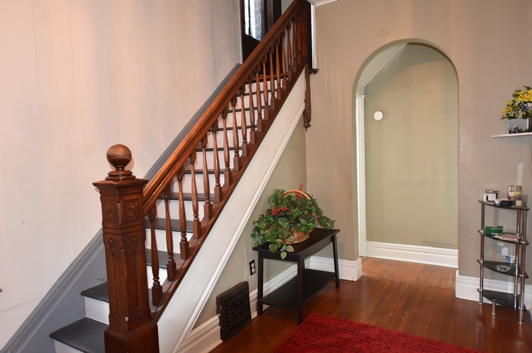 307 Leasure Ave, New Castle PA 16105-2425 exterior