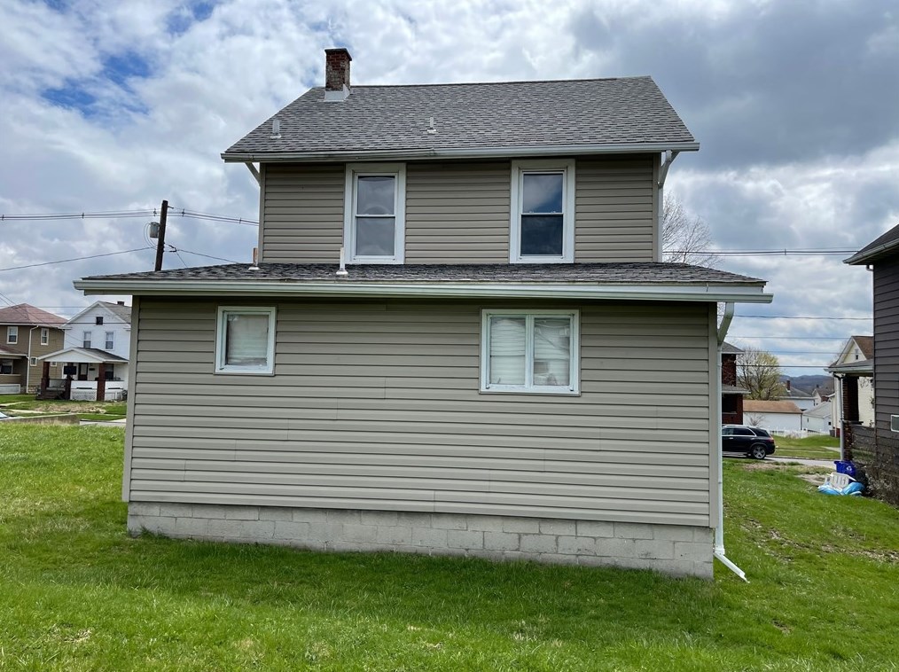 1047 Beckford St, New Castle, PA 16101