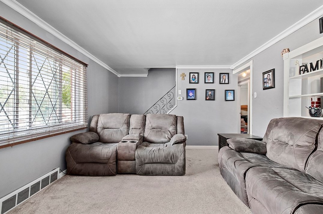 227 Maryellen Dr, North Versailles, PA 15137-2446