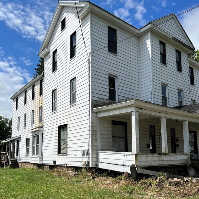 255 Mcclellan St, Cambridge Springs, PA 16403-1056