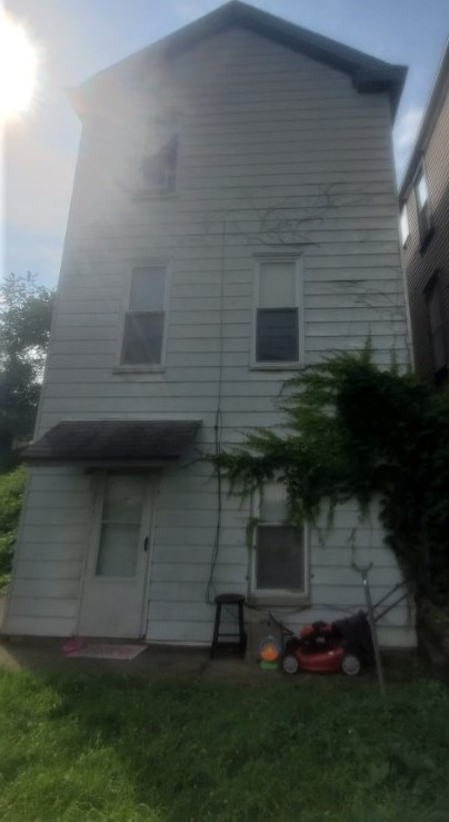 211 W 9th, Whitaker, PA 15120