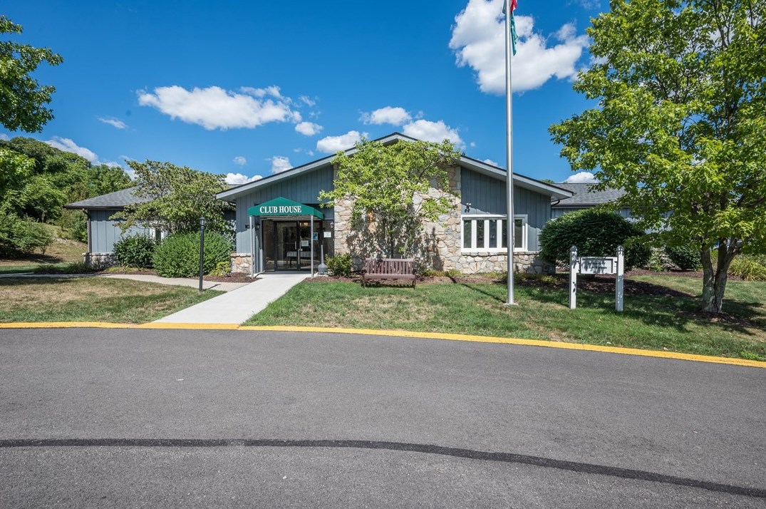 807 Sheffield Ct, Collier Township PA 15106-1581 exterior