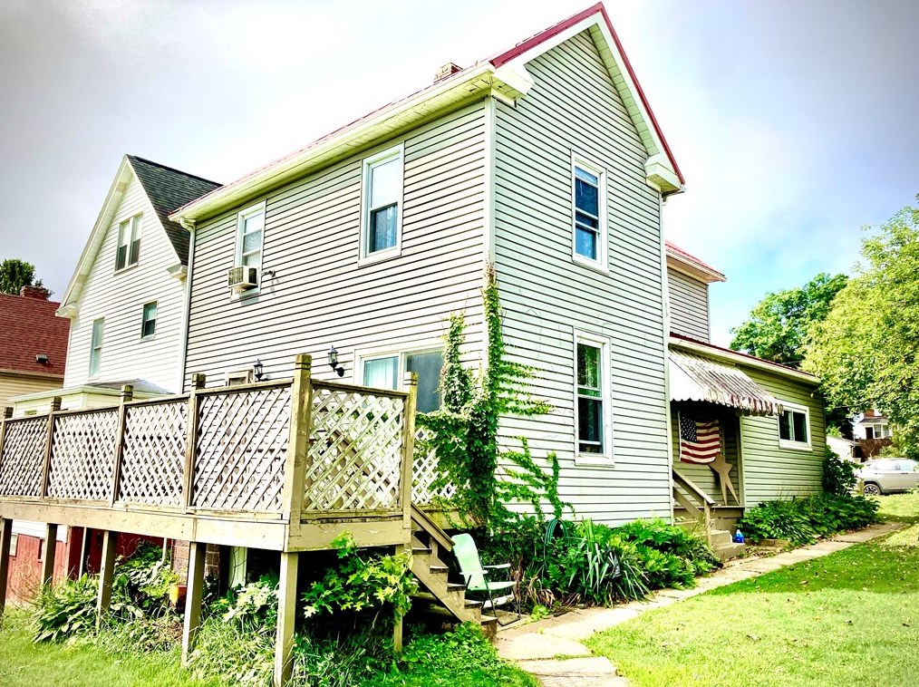 1812 Rebecca St, New Kensington, PA 15068-4915