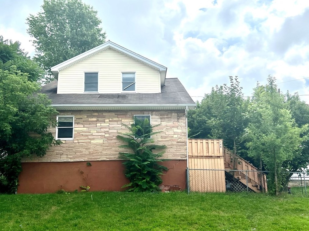 134 North Ave, Washington, PA 15301-3558