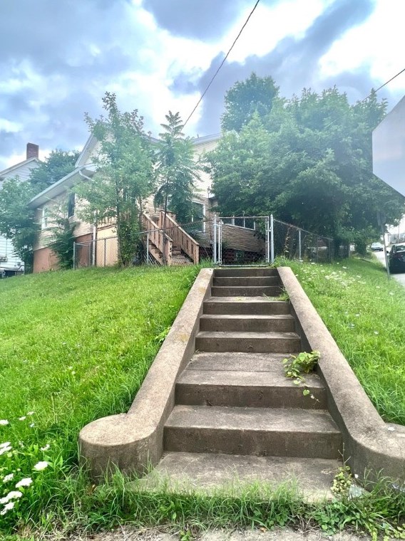 134 Ave, Washington PA 15301-3558 exterior